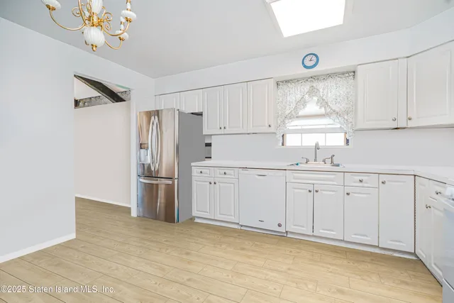 $949,000 | 987 Hylan Boulevard | Grasmere