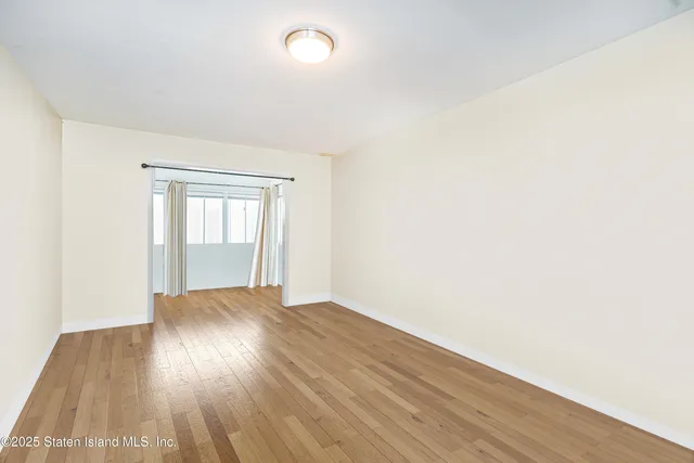 $949,000 | 987 Hylan Boulevard | Grasmere