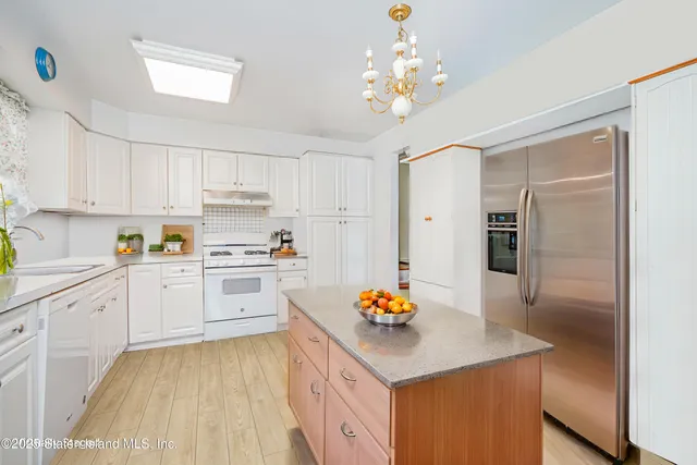 $949,000 | 987 Hylan Boulevard | Grasmere