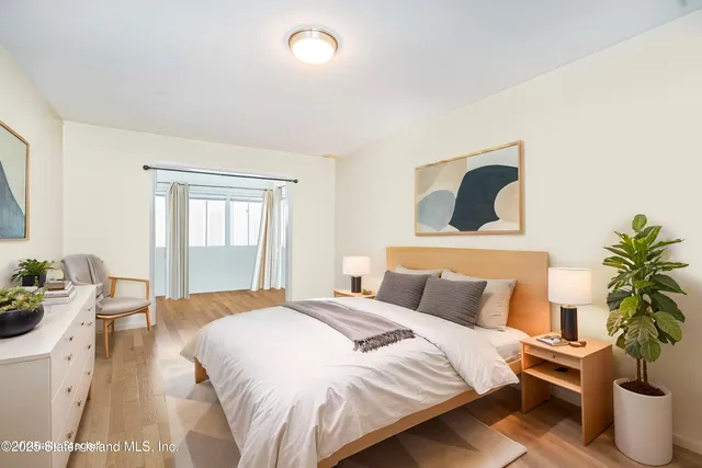 $949,000 | 987 Hylan Boulevard | Grasmere