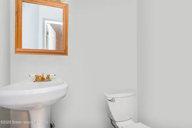 $949,000 | 987 Hylan Boulevard | Grasmere