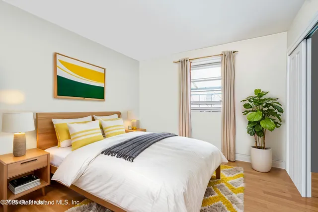 $949,000 | 987 Hylan Boulevard | Grasmere