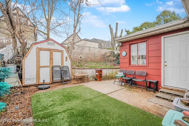 $949,000 | 987 Hylan Boulevard | Grasmere