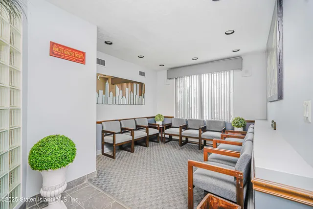 $949,000 | 987 Hylan Boulevard | Grasmere