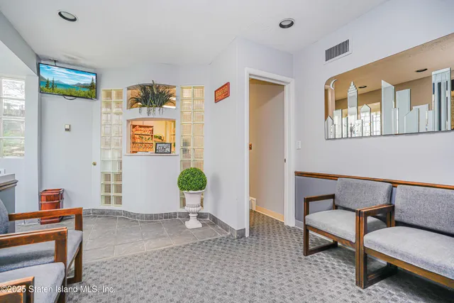 $949,000 | 987 Hylan Boulevard | Grasmere