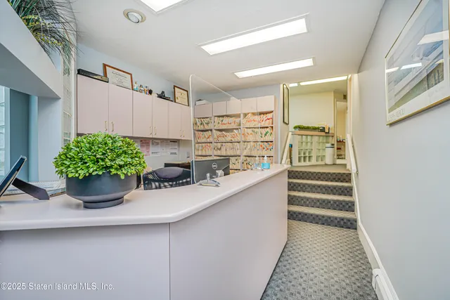 $949,000 | 987 Hylan Boulevard | Grasmere