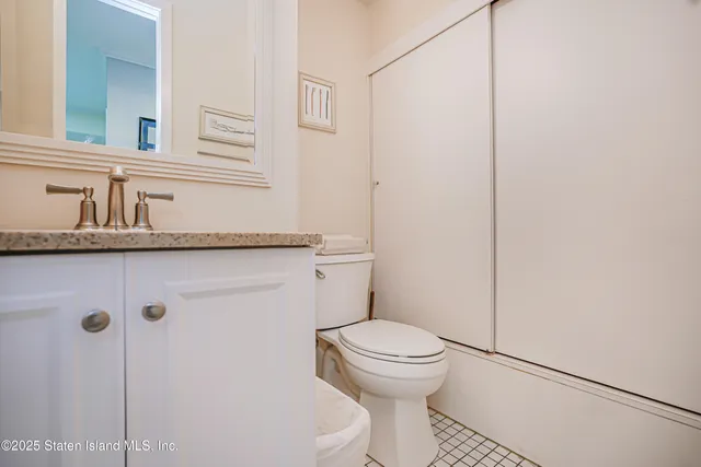 $949,000 | 987 Hylan Boulevard | Grasmere