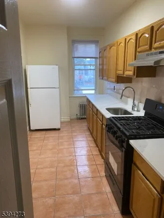 $2,200 | 135 40th Street, Unit 104, Union City, NJ 07087