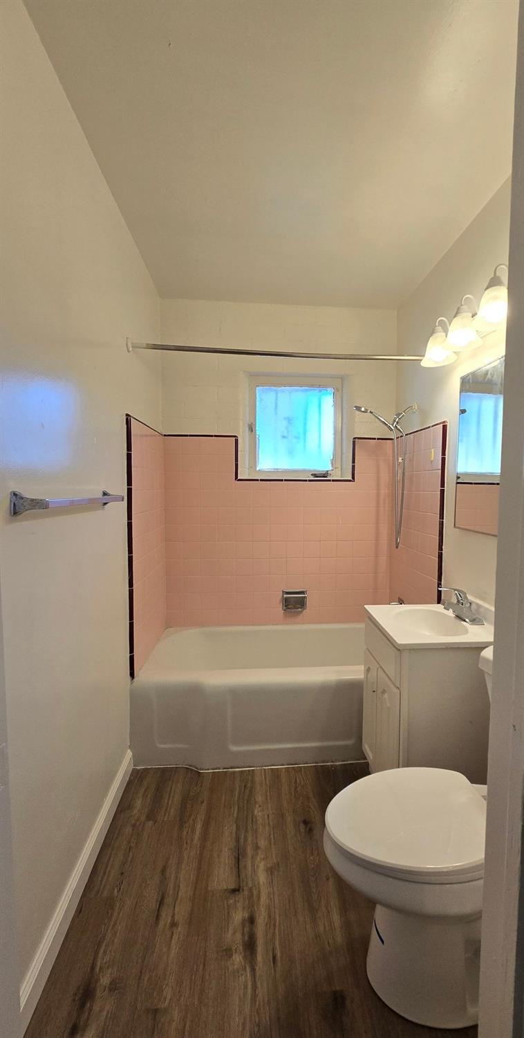 3335 East Normal Avenue Fresno, CA 93703 - Photo 6 of 9 a bathroom with a toilet a sink and bathtub