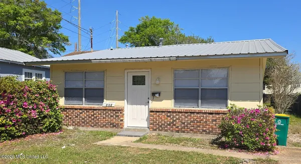 $1,250 | 188 St Paul Street, Biloxi, MS 39530