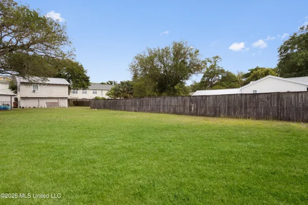 $1,250 | 188 St Paul Street, Biloxi, MS 39530