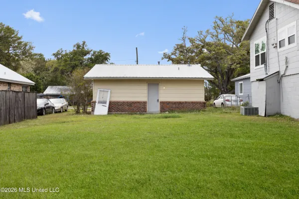 $1,250 | 188 St Paul Street, Biloxi, MS 39530