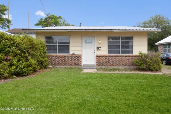 $1,250 | 188 St Paul Street, Biloxi, MS 39530