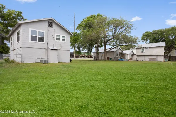 $1,250 | 188 St Paul Street, Biloxi, MS 39530