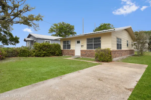 $1,250 | 188 St Paul Street, Biloxi, MS 39530