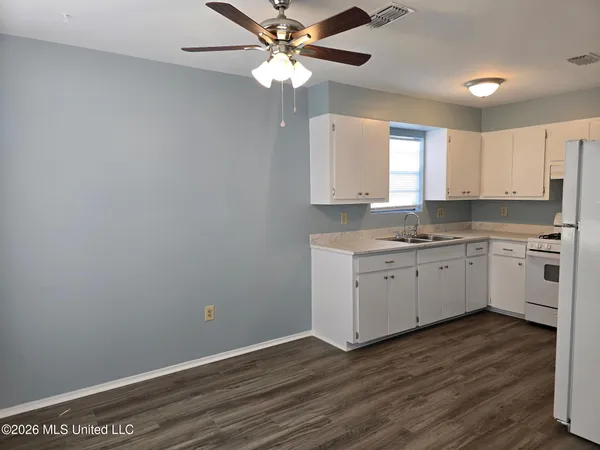 $1,250 | 188 St Paul Street, Biloxi, MS 39530