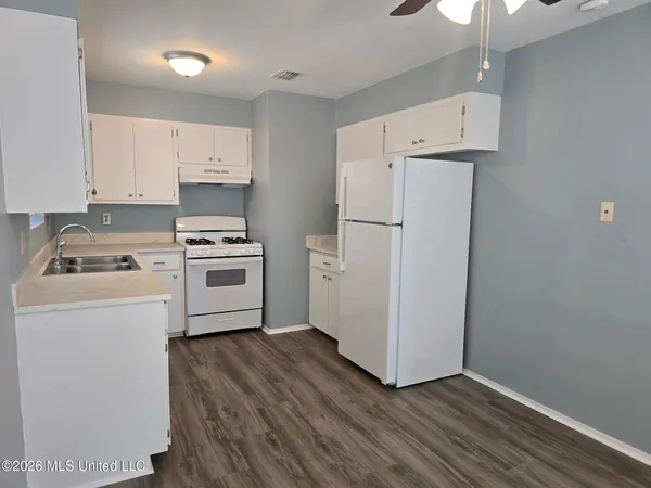 $1,250 | 188 St Paul Street, Biloxi, MS 39530