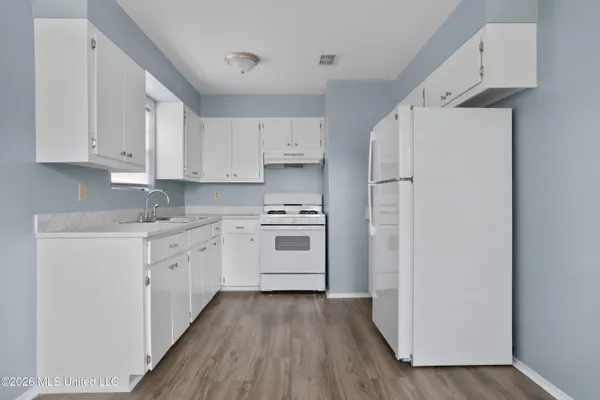 $1,250 | 188 St Paul Street, Biloxi, MS 39530