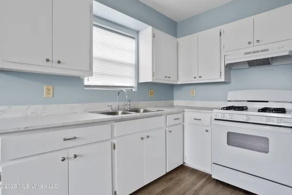 $1,250 | 188 St Paul Street, Biloxi, MS 39530