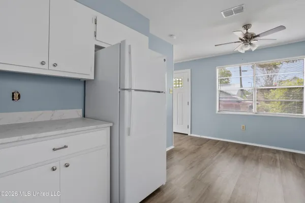 $1,250 | 188 St Paul Street, Biloxi, MS 39530