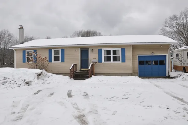 $320,000 | 259 Wisdom Way, Greenfield, MA 01301