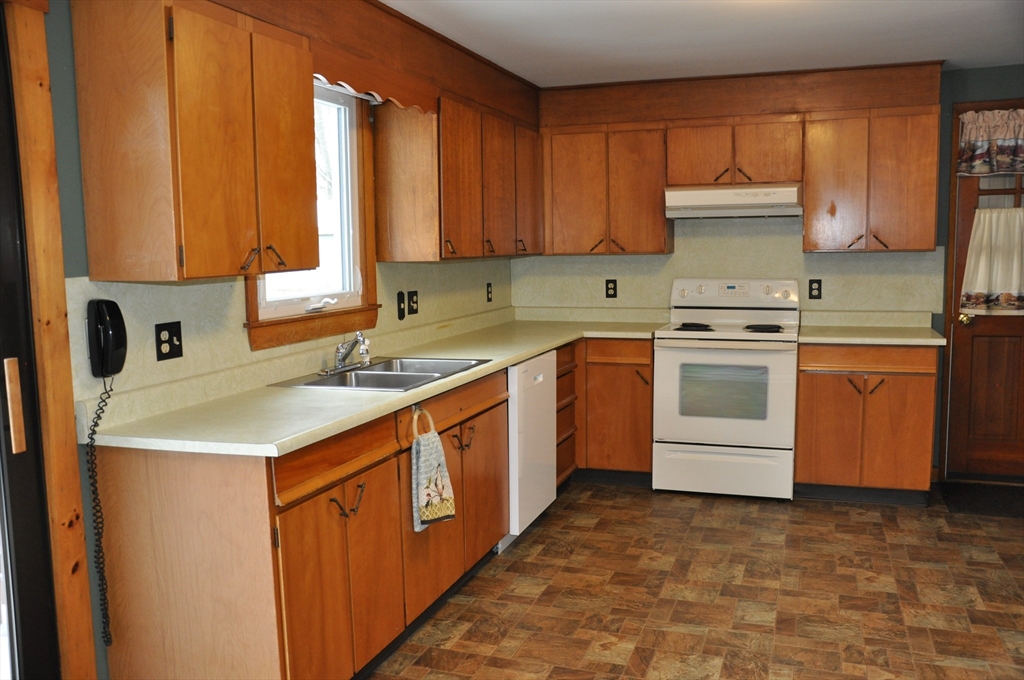 259 Wisdom Way Greenfield, MA 01301 - Photo 6 of 29