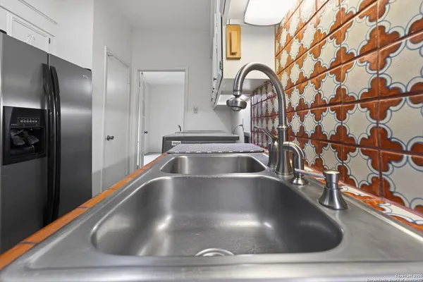 a close view of sink