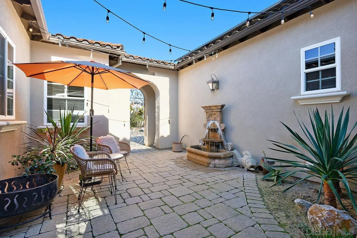 14779 Rio Rancho San Diego, CA 92127 - Photo 5 of 35 a living room with furniture