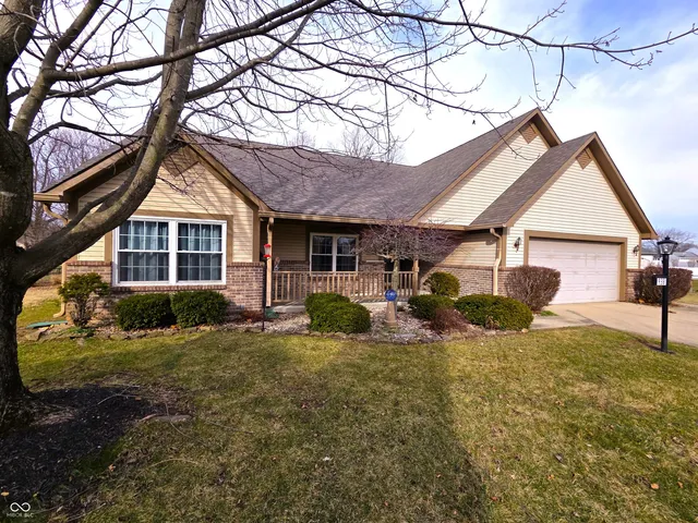 $289,000 | 938 Eagle Brook Circle, Shelbyville, IN 46176