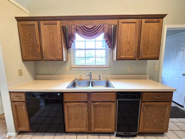 $289,000 | 938 Eagle Brook Circle, Shelbyville, IN 46176