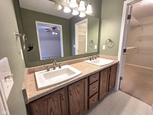 $289,000 | 938 Eagle Brook Circle, Shelbyville, IN 46176