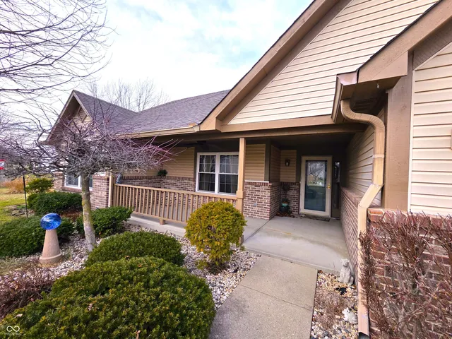 $289,000 | 938 Eagle Brook Circle, Shelbyville, IN 46176