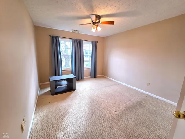 $289,000 | 938 Eagle Brook Circle, Shelbyville, IN 46176