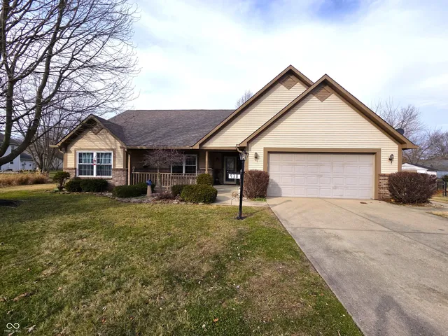 $289,000 | 938 Eagle Brook Circle, Shelbyville, IN 46176