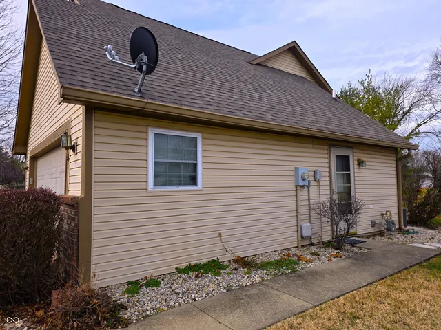 $289,000 | 938 Eagle Brook Circle, Shelbyville, IN 46176