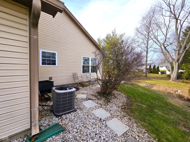 $289,000 | 938 Eagle Brook Circle, Shelbyville, IN 46176