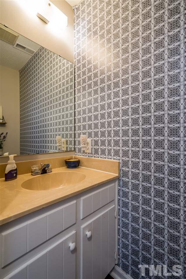 655 Bashford Road Raleigh, NC 27606 - Photo 15 of 28