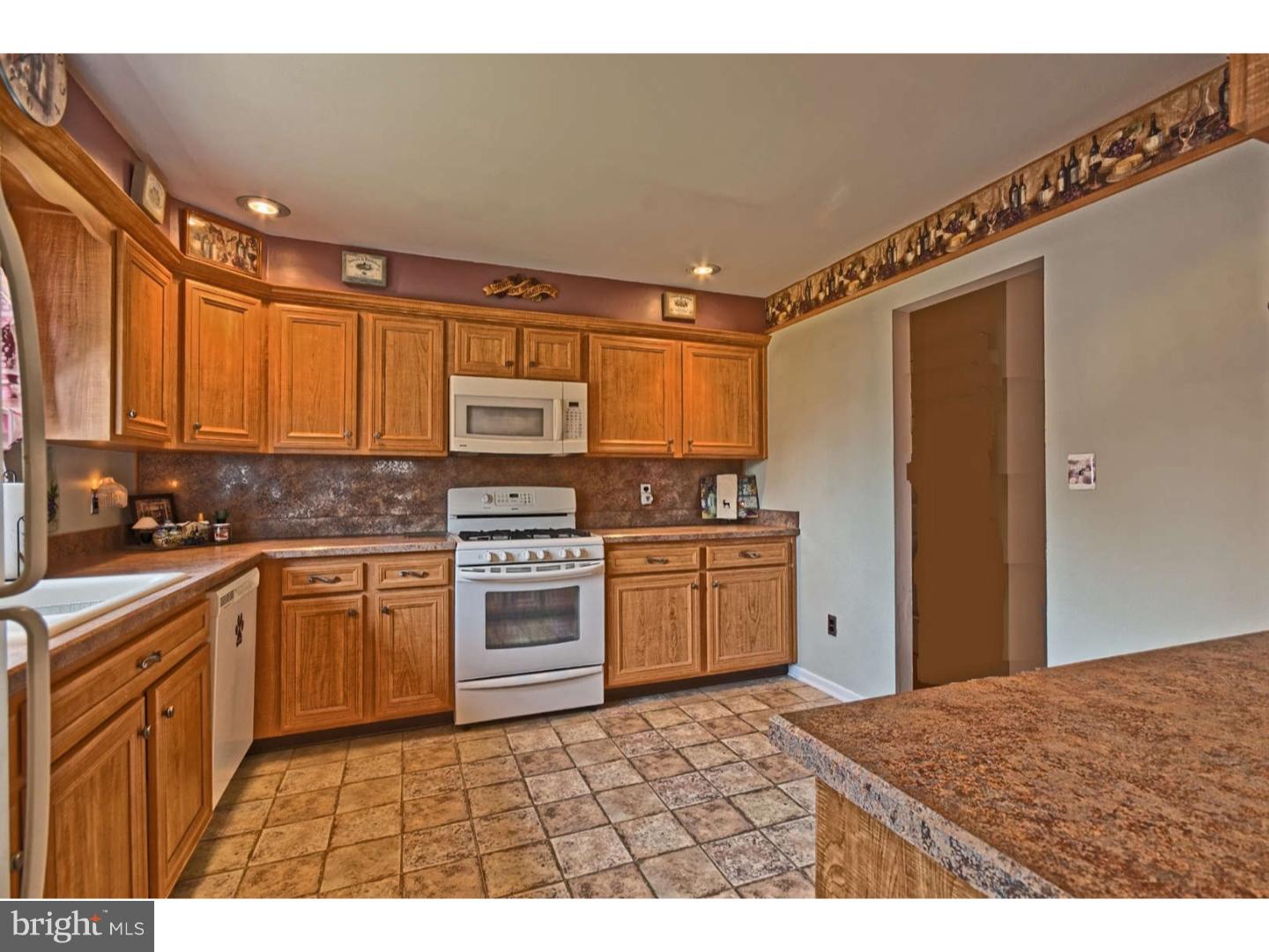 229 Tomlin Road Gibbstown, NJ 08027 - Photo 4 of 22