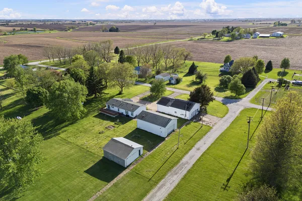 $219,900 | 409 233rd Street, Aledo, IL 61231