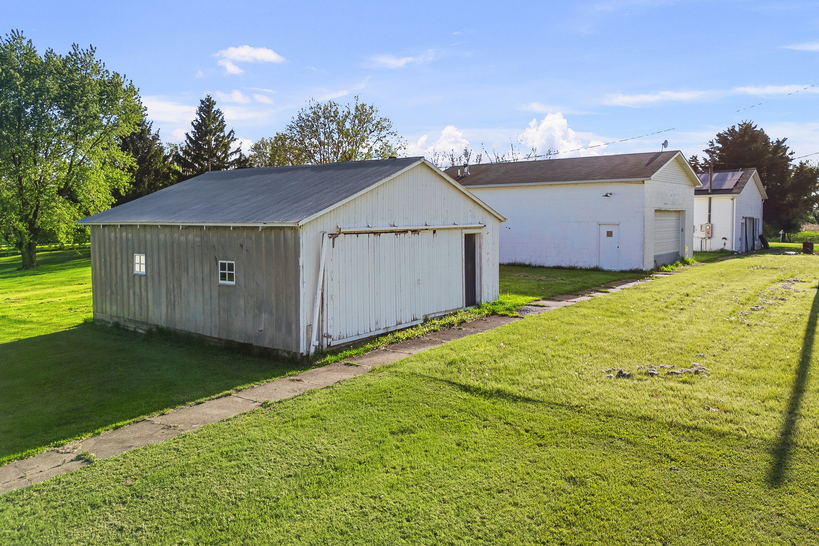 409 233rd Street Aledo, IL 61231 - Photo 4 of 30 a view of a backyard with a garden and plants