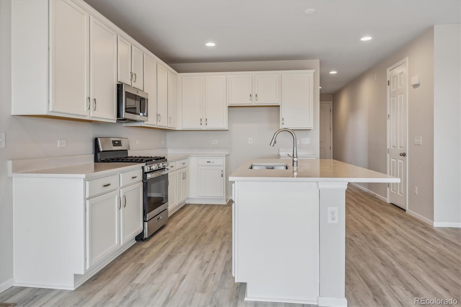 979 Rustling Street Windsor, CO 80550 - Photo 6 of 23 Gallery Image 6