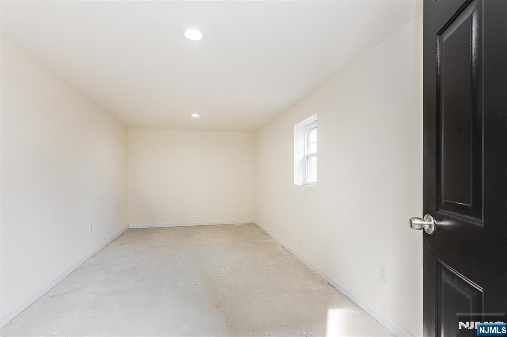 43 Pleasant Way Montclair, NJ 07042 - Photo 25 of 28 an empty room with windows