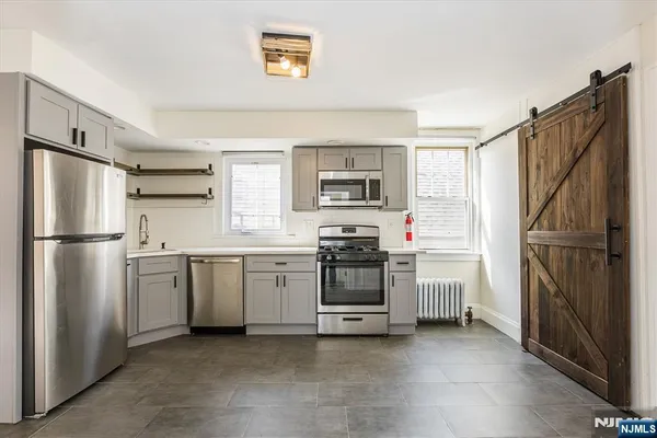 $2,900 | 43 Pleasant Way, Montclair, NJ 07042