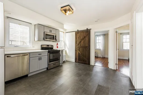 $2,900 | 43 Pleasant Way, Montclair, NJ 07042
