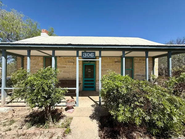 $115,000 | 306 East El Paso Street, Brackettville, TX 78832