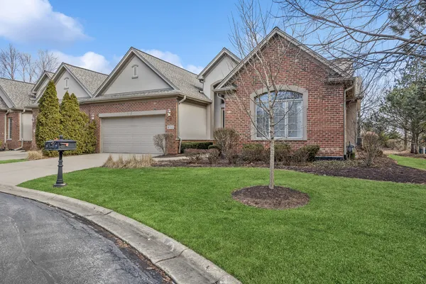 $587,500 | 8711 Berkley Court, Orland Park, IL 60462
