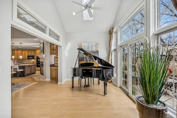 $587,500 | 8711 Berkley Court, Orland Park, IL 60462