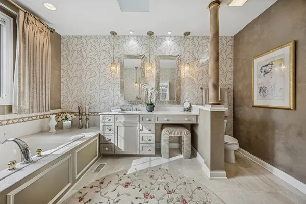 $587,500 | 8711 Berkley Court, Orland Park, IL 60462