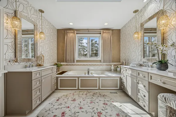 $587,500 | 8711 Berkley Court, Orland Park, IL 60462