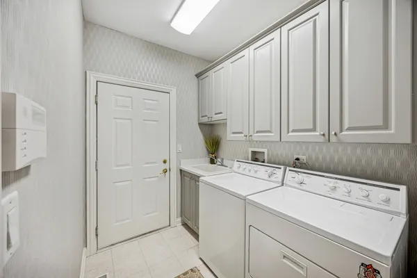 $587,500 | 8711 Berkley Court, Orland Park, IL 60462